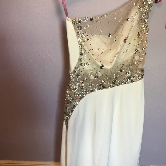 Little white dress exquisite beading - Picture 3 of 7